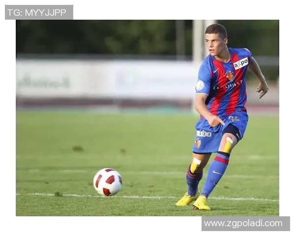 足球明星为何身材瘦弱背后的秘密与训练生活的关系分析 足球明星为何身材瘦弱背后的秘密与训练生活的关系分析