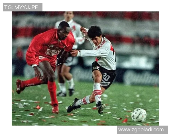 足球明星安之焕的传奇人生与赛场背后的故事揭秘